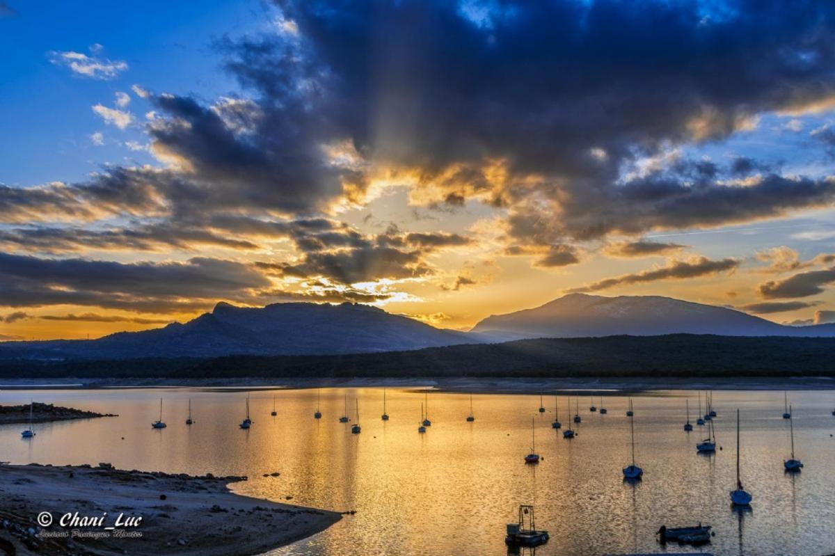 El Lago Cervera de Buitrago Esterno foto