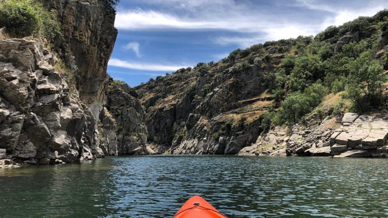El Lago Cervera de Buitrago Esterno foto