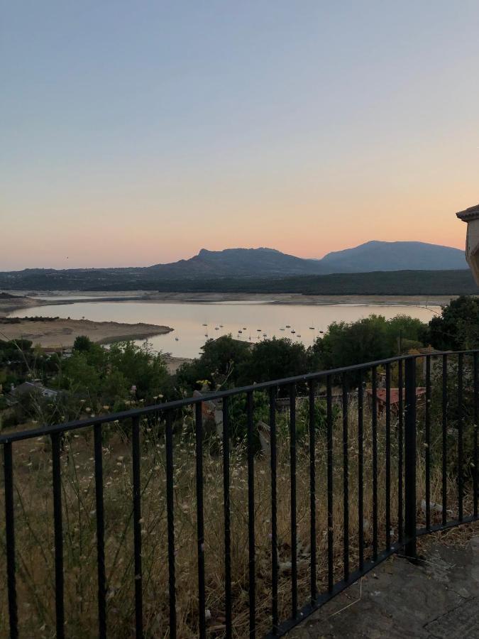 El Lago Cervera de Buitrago Esterno foto